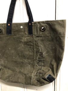 Carry-All Tote Bag / 24 3 14 1 /