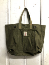 Carry-All Tote Bag / 24 3 15 2 /