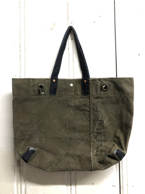 Carry-All Tote Bag / 24 3 14 1 /