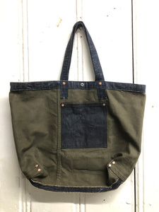 Carry-All Tote Bag / 24 3 14 2 /