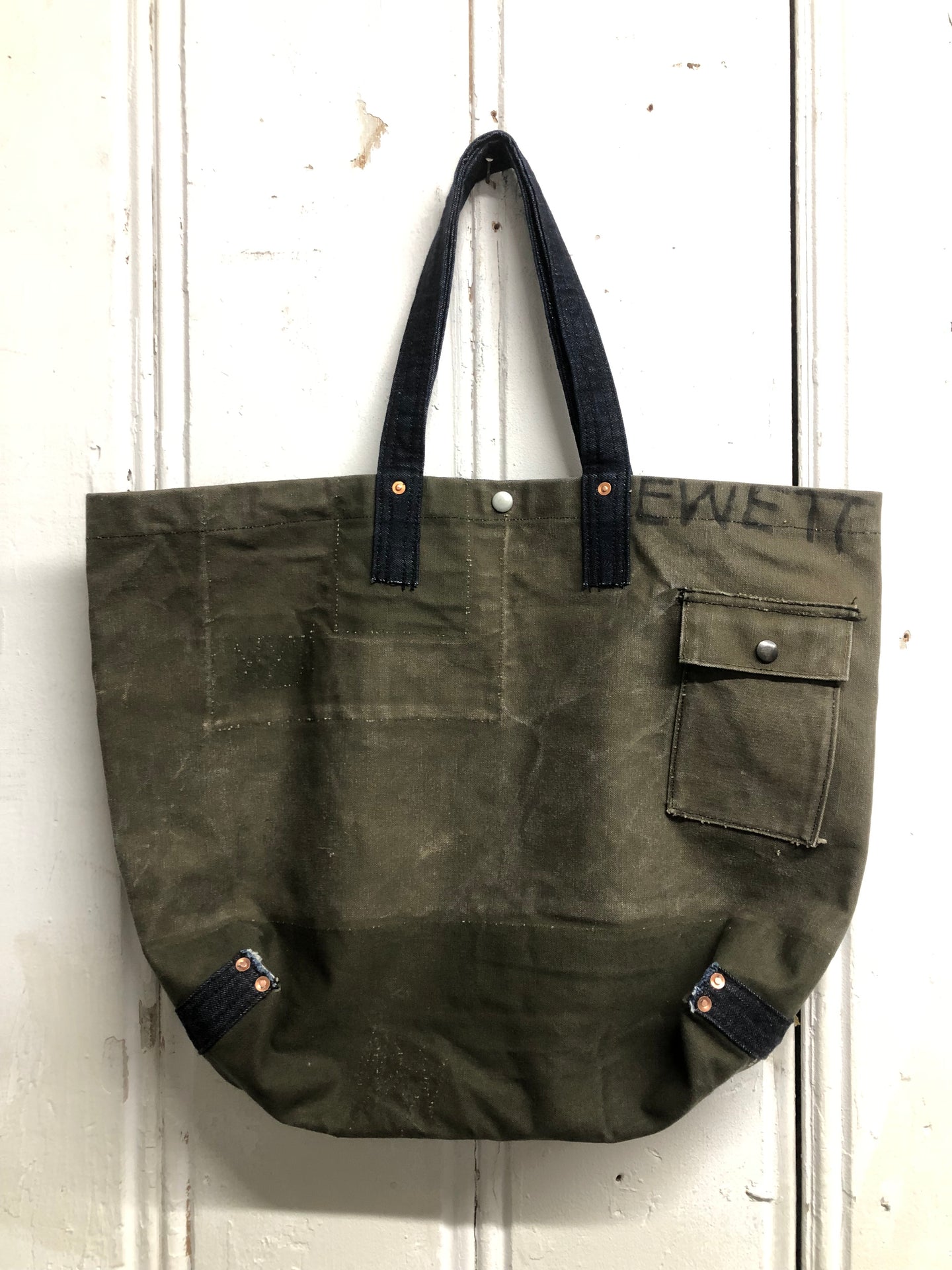 Carry-All Tote Bag / 24 3 14 2 /