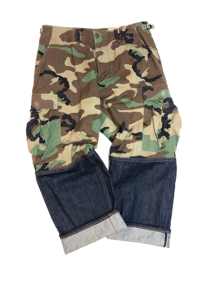 item 243 / Camo Pants / size M